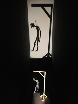 "Ombre : Le Pendu", 1989. Christian Boltanski. Exposition "Carambolages". Photo: VM