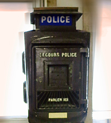 Borne d'appel de la police. Photo: Gérard Goutierre