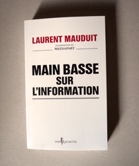 "Main basse sur l'information". Photo: PHB/LSDP