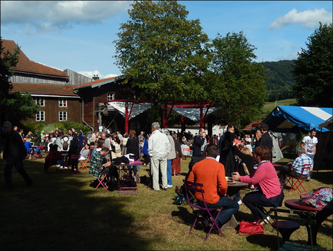 Théâtre de Bussang. La convivialité est au programme. Photo: Lottie Brickert