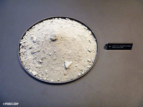 Echantillon de sable de Saint-Ouen au pavillon de l'Arsenal. Photo: PHB/LSDP